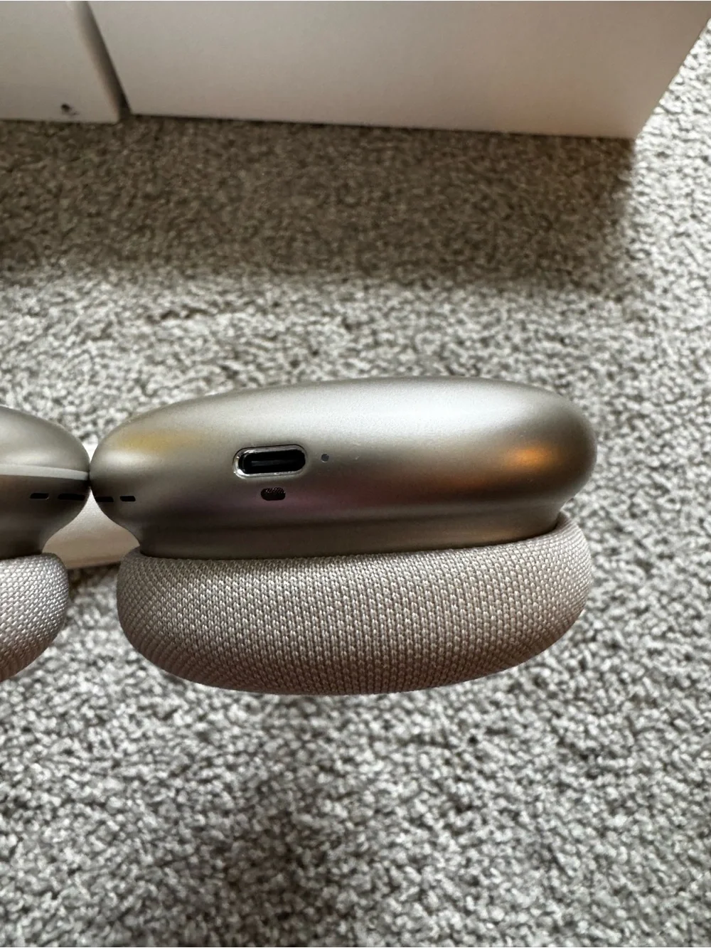 Apple AirPods Max — Starlight w/ Apple Care
